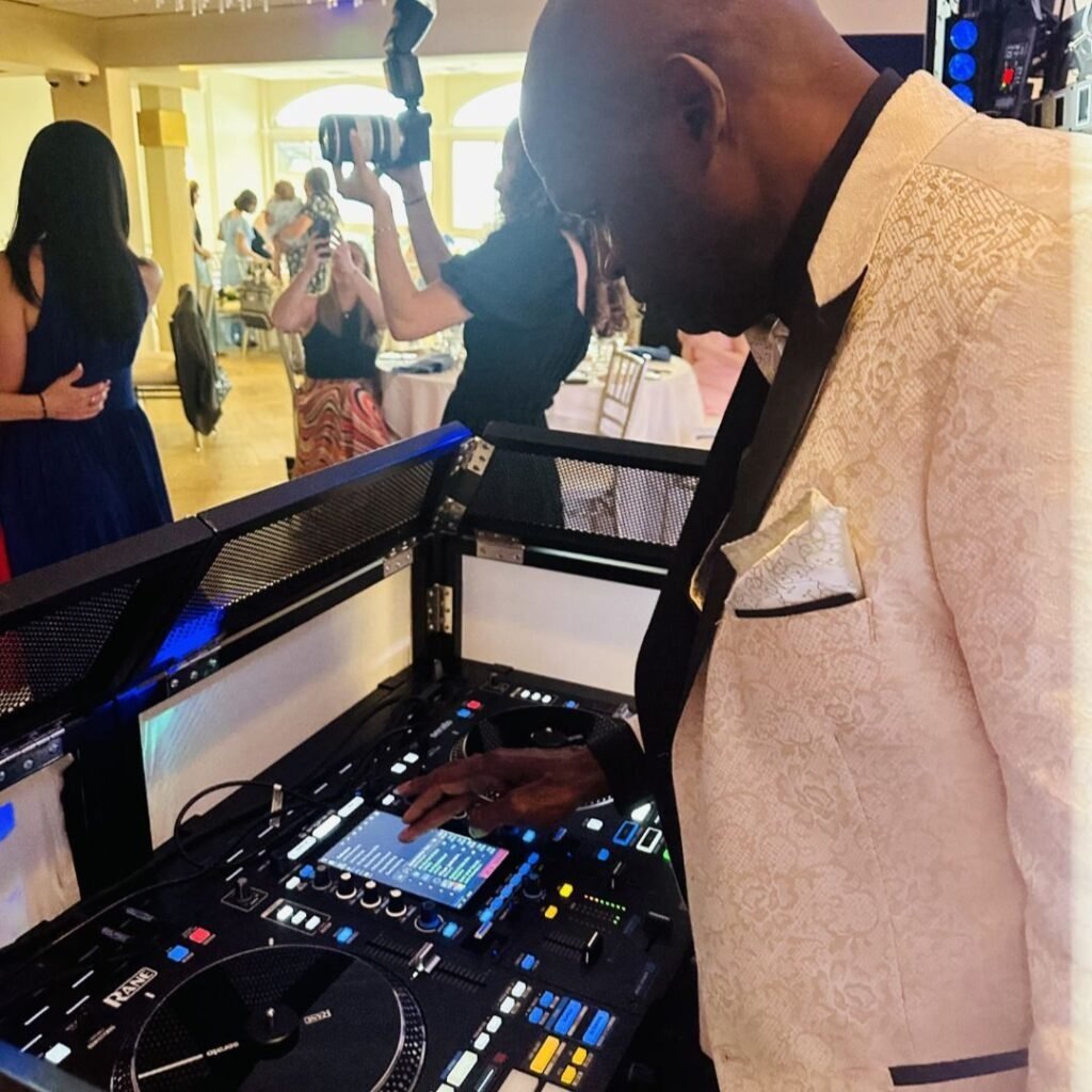 Soundwave Production Entertainment DJs